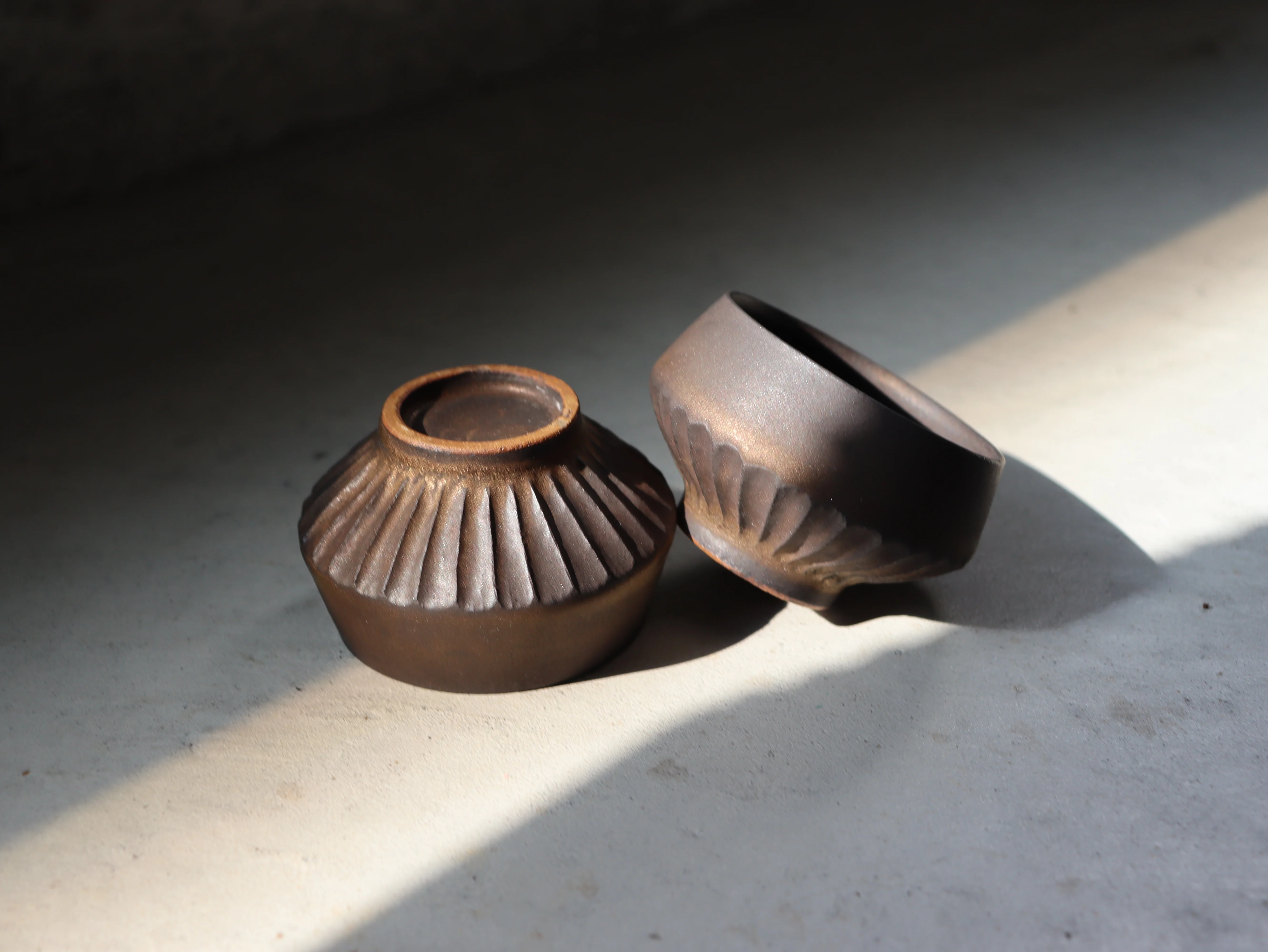 Emui: Handmade Bronzed Guinomi Cup - Image 5