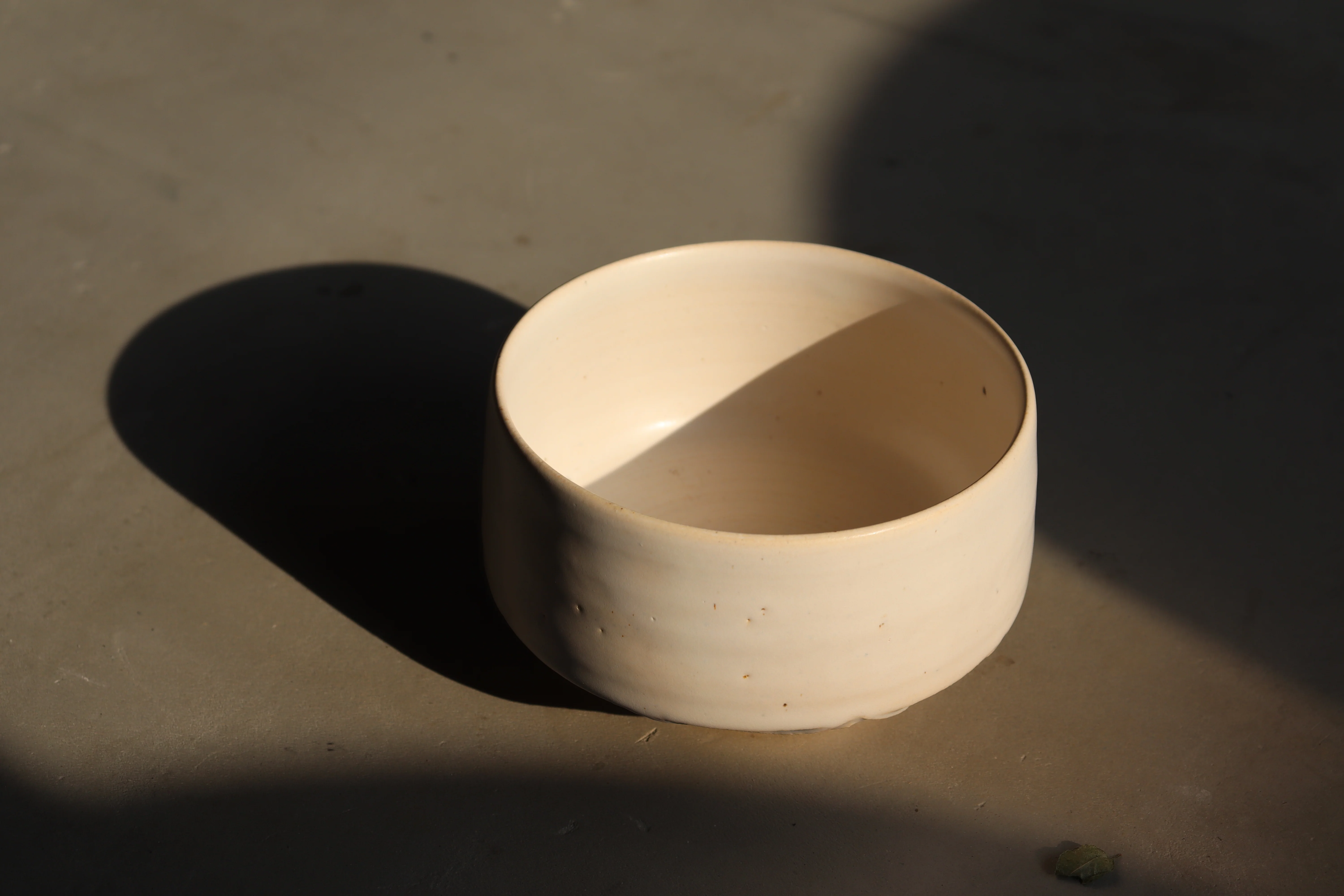 Emui: Handmade Matcha Bowl Hakuto 白灯 (White Lantern) - Star - Image 3