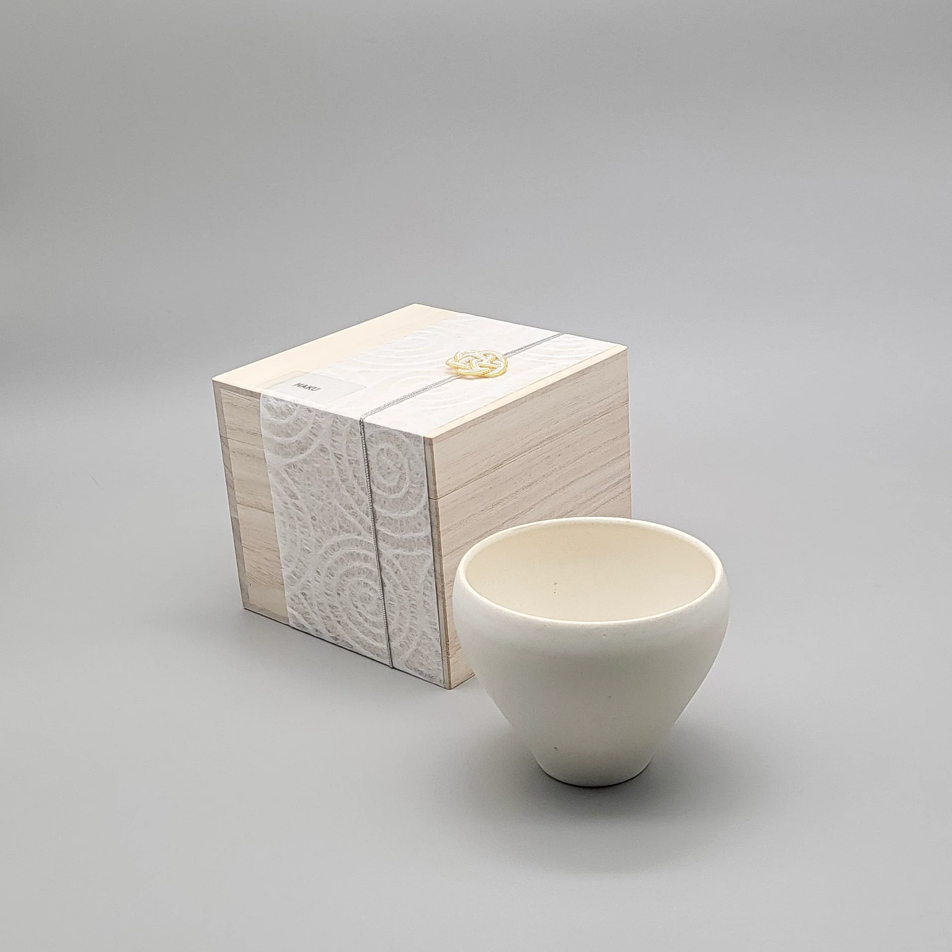 Emui × YUNOMI / HAKU(Handmade Ceramic / 桐箱入りユノミオリジナル) - Image 3