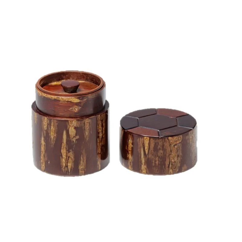 Fujiki Denshiro: Sakura Bark Tea Canister Turtle Shell Engraving by Arakawa Keitaro 総皮茶筒 天亀甲（荒川慶太郎　作） - Image 2