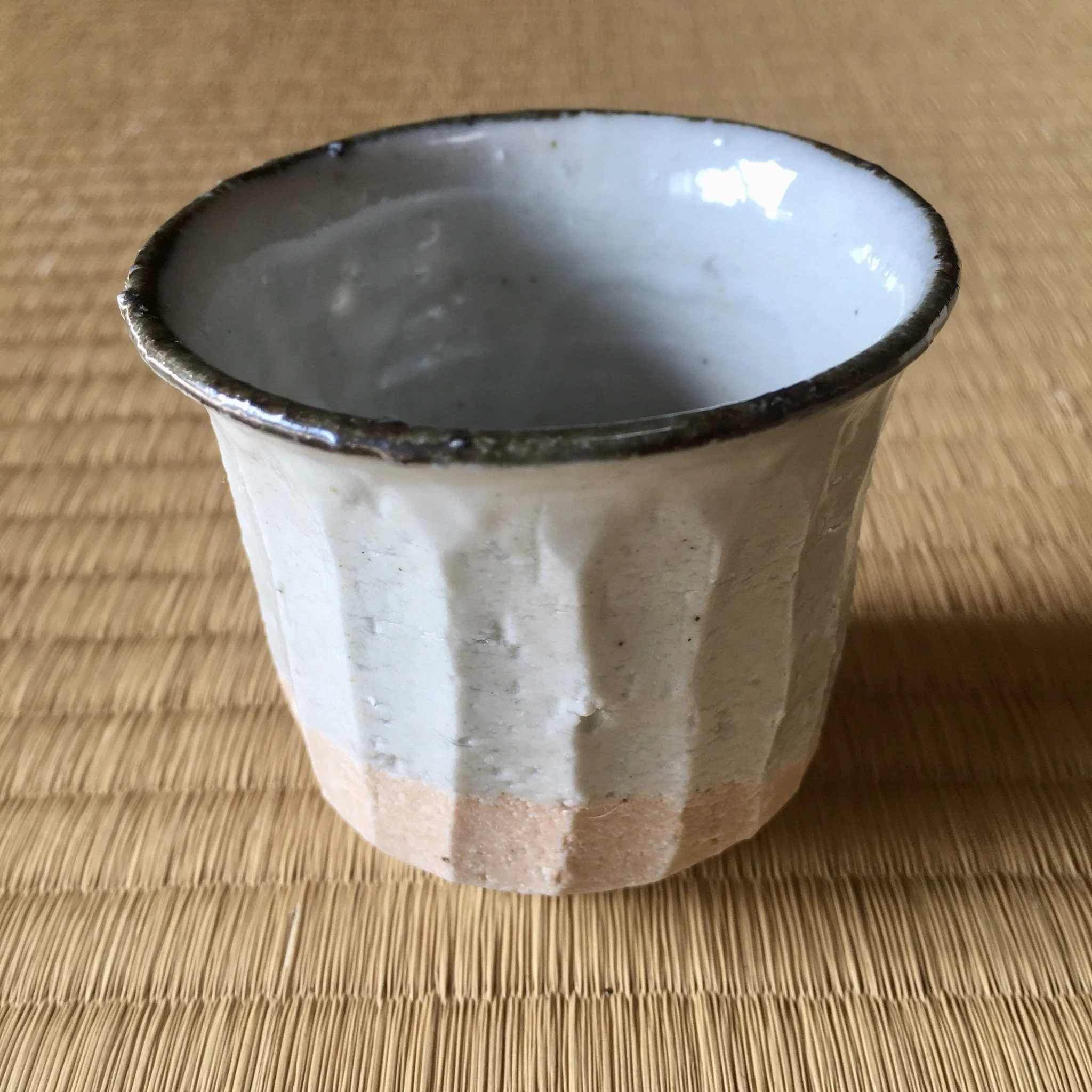 Gotanbayashi Kama: Karatsuyaki Porcelain Yunomi Cup - Image 4