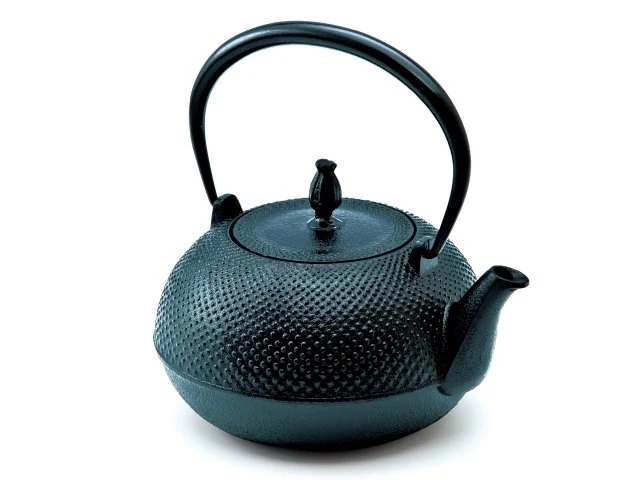 Ikenaga Ironworks: Nambu Cast Iron Tea Kettle Nozomi - Induction Heating (IH) Compatible - Image 3