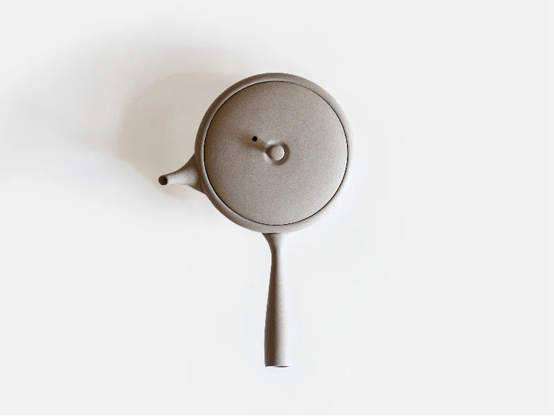 Jinsui Kiln: TOKI - SHIROHAI, Flat Tokoname Kyusu Tea Pot (80ml, Gray) - Image 4