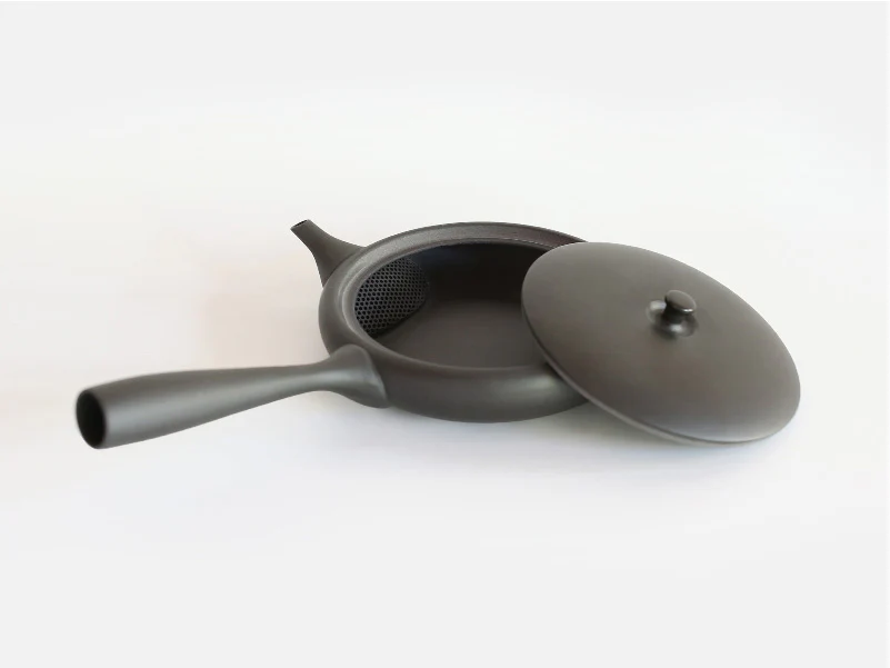 Jinsui Kiln: TOKI - SUMIKURO, Flat Tokoname Kyusu Tea Pot (80ml, Black) - Image 3