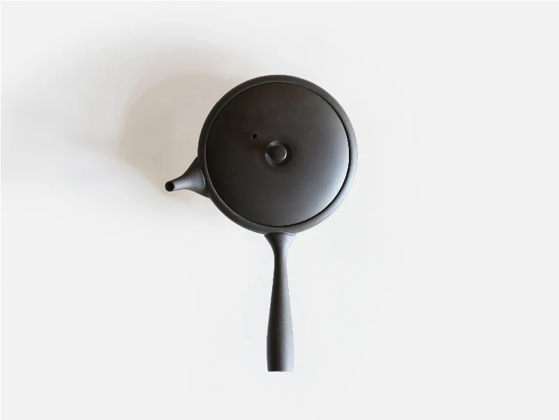 Jinsui Kiln: TOKI - SUMIKURO, Flat Tokoname Kyusu Tea Pot (80ml, Black) - Image 4