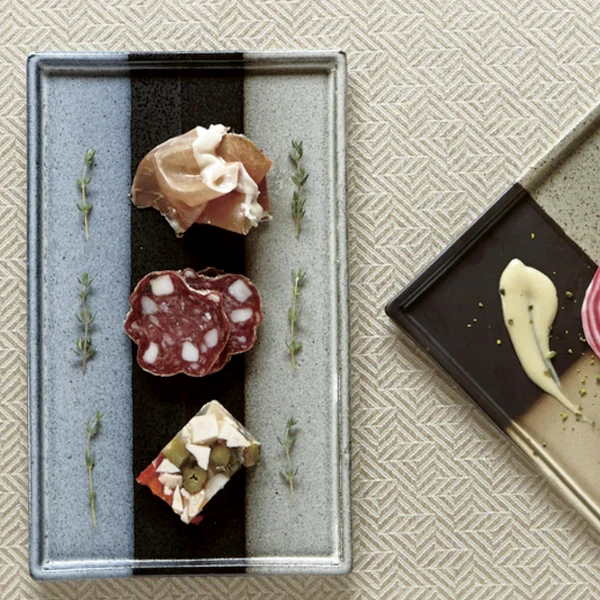 Kanesho Toki: Blue Woven Pattern Plate / 錦織 角皿 - Image 3