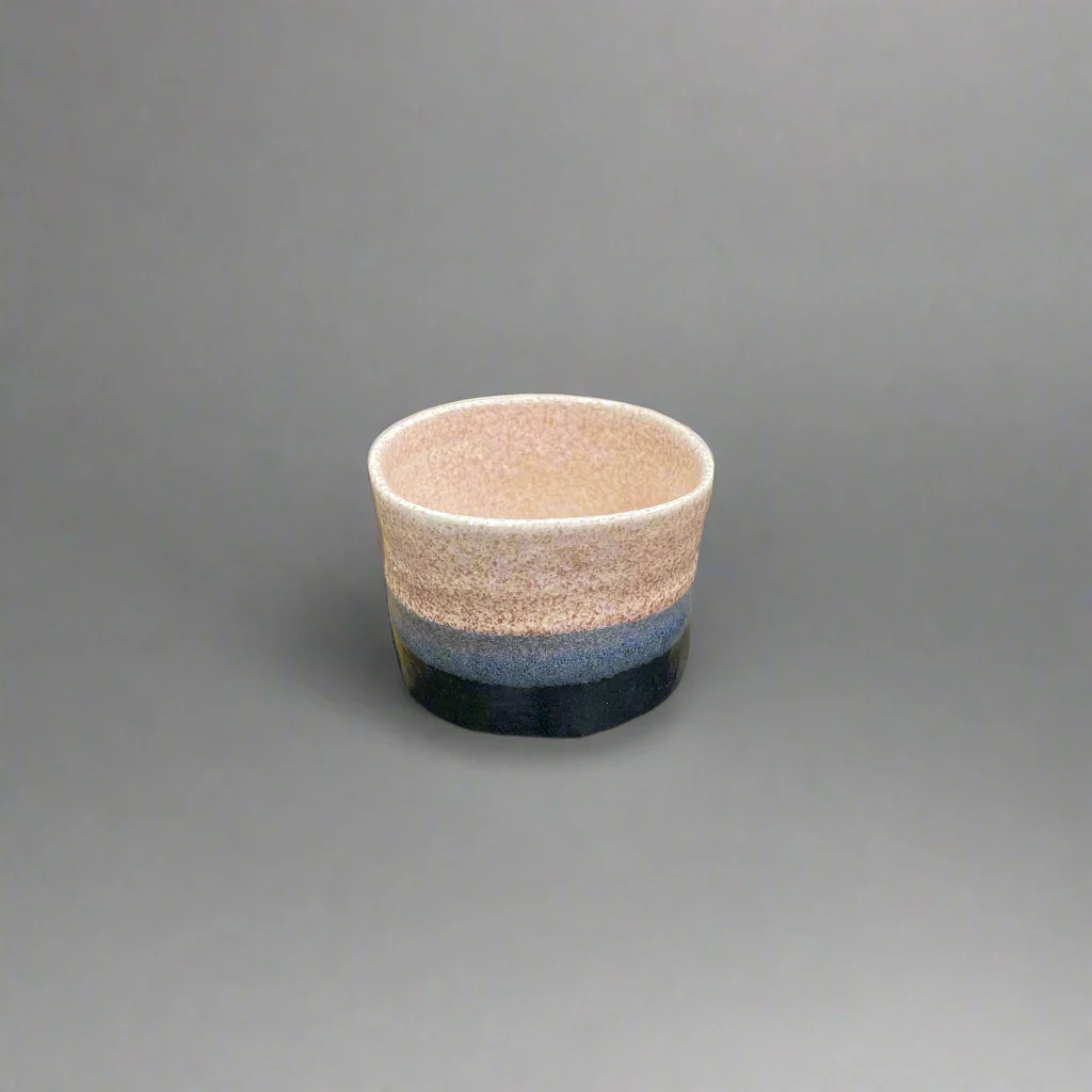 Keizan Kiln: Handcrafted Shino Aikake Guinomi Cup with Wooden Box 桂山作:手造り志野藍掛けぐい呑 - Image 3
