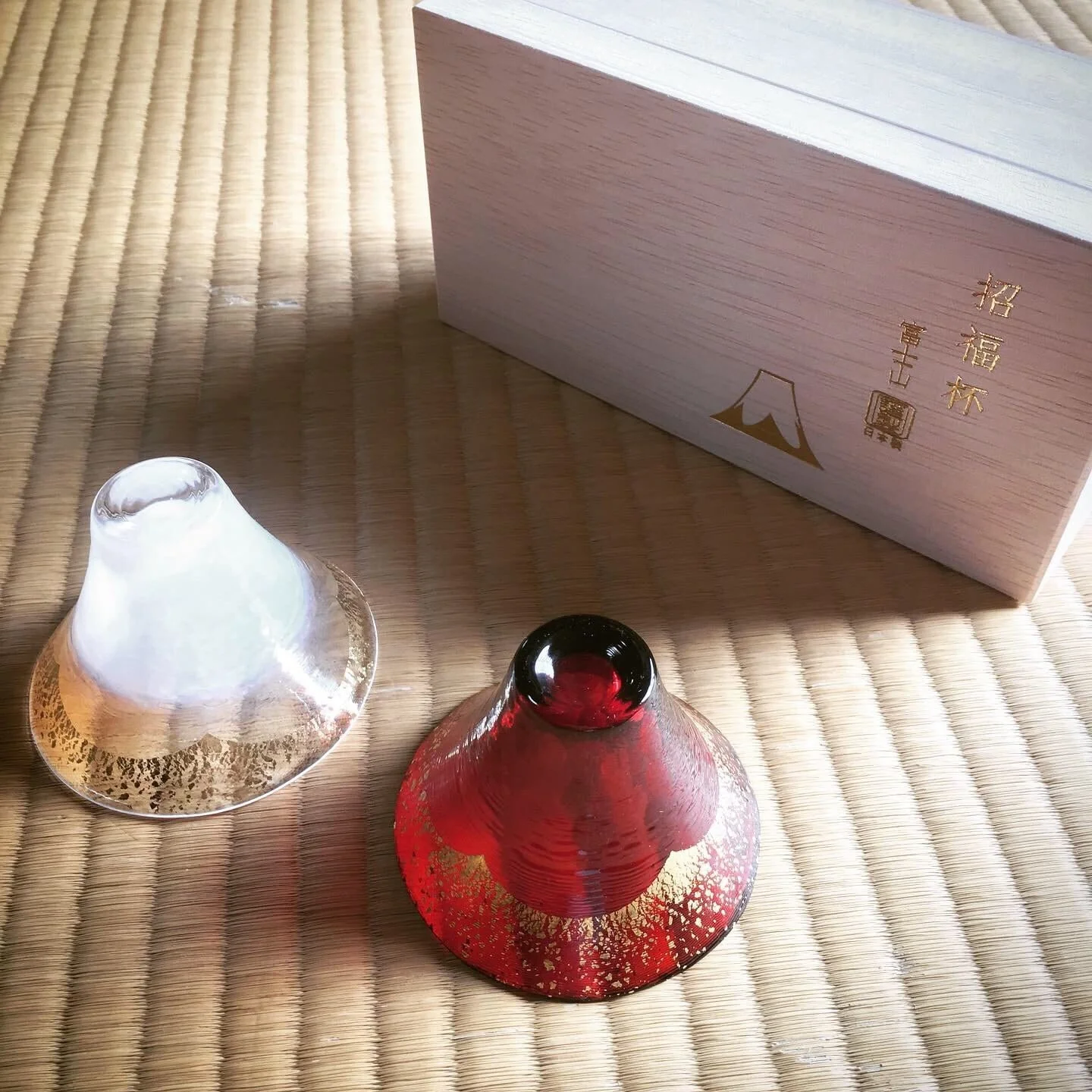 Kimoto Glass: Shofukuhai Mt. Fuji Gold Red and Gold White