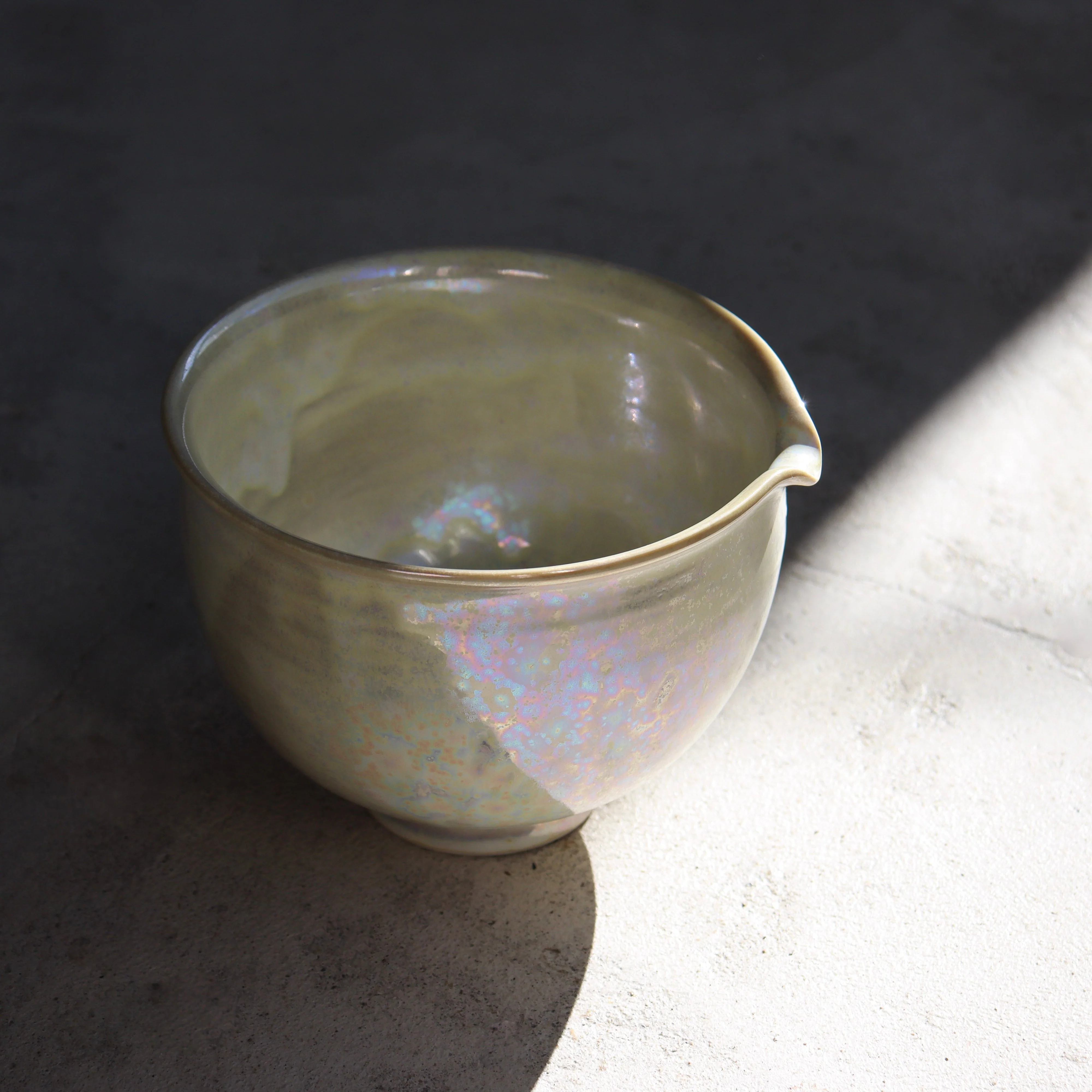 Kiwakoto Suikaen Matcha Pouring Bowl Pearl パール片口抹茶碗 - Image 2
