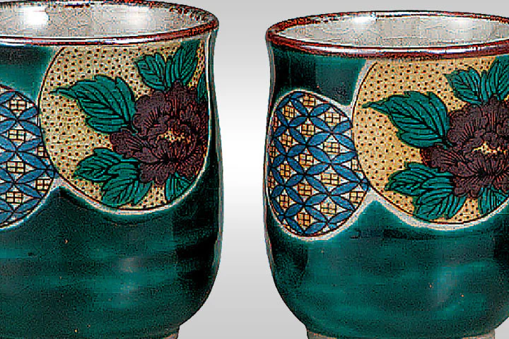 Kutaniyaki Kutsurogi Tea Set - Green Background with Marumon Pattern - Image 2