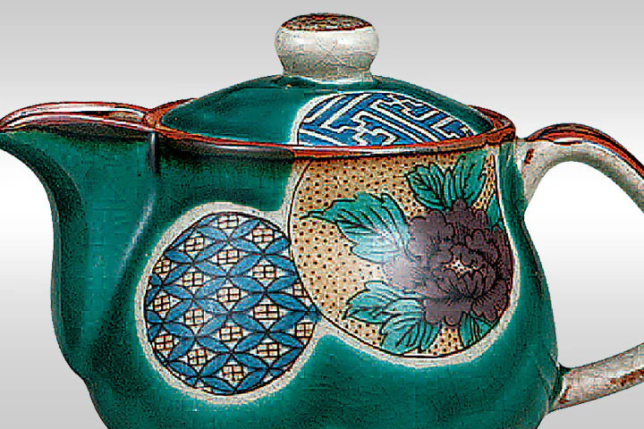 Kutaniyaki Kutsurogi Tea Set - Green Background with Marumon Pattern - Image 3