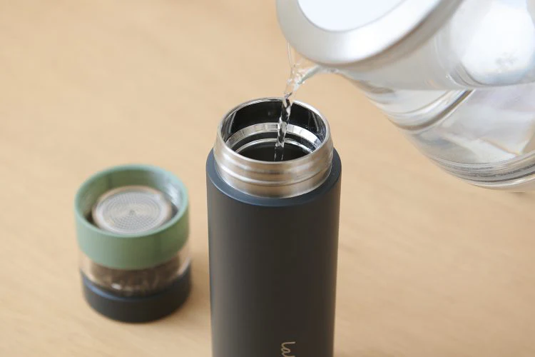 Lalaluctus Tea Bottle - Stainless Steel Tumbler with Tea Strainer - Dark Gray - 400 ml - Image 4