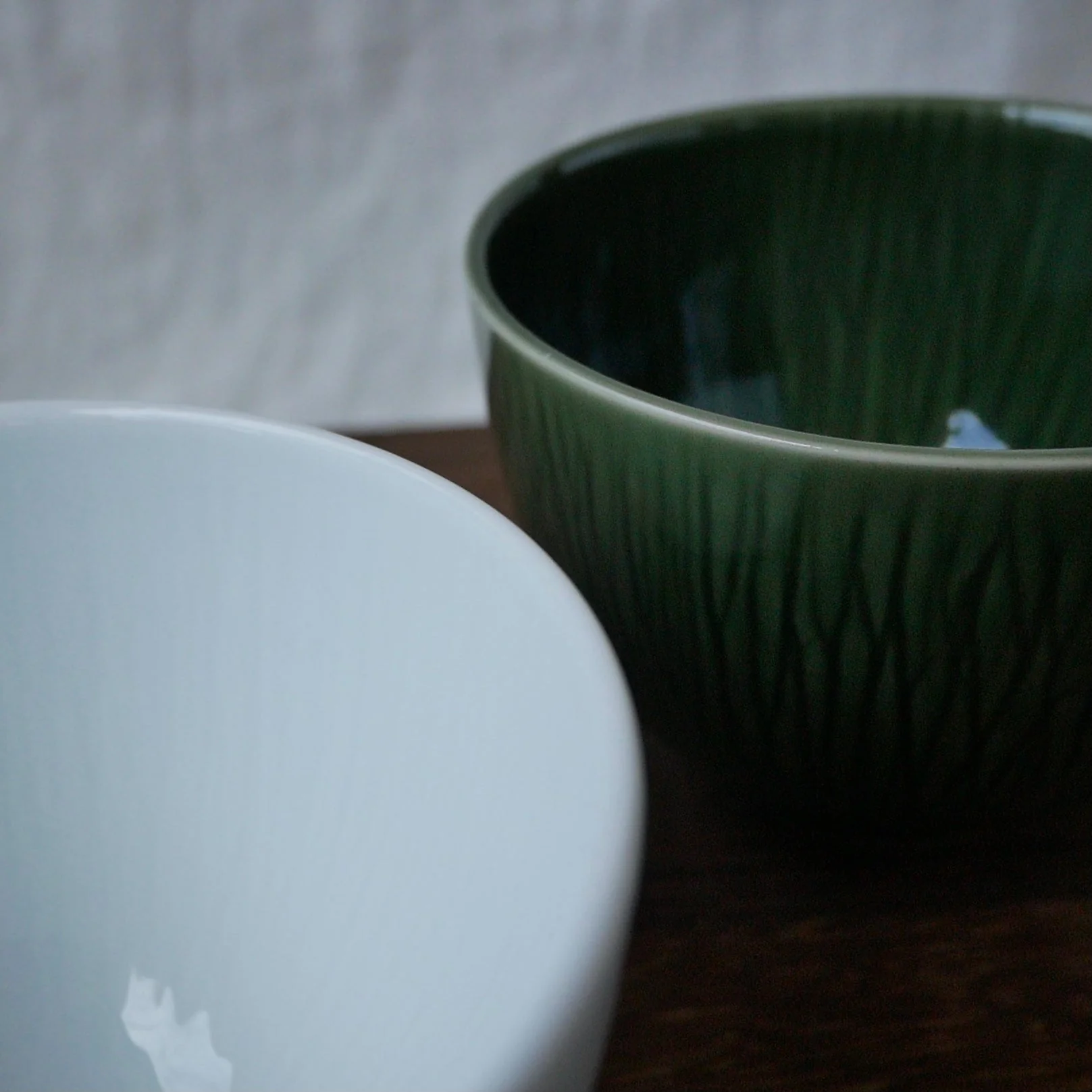 Yamani - Miyama Tableware: "Crease" Matcha Bowl Oribe Green - Image 4
