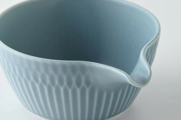 Oda Pottery: Sazanami Design Porcelain Bowl with Pouring Lip (Dark Blue) 小田陶器さざなみ片口小鉢(ブルーグレー) - Image 3