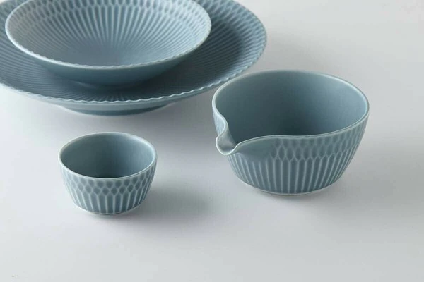 Oda Pottery: Sazanami Design Porcelain Bowl with Pouring Lip (Dark Blue) 小田陶器さざなみ片口小鉢(ブルーグレー) - Image 6