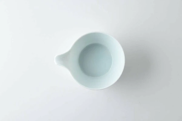 Oda Pottery: Sazanami Design Porcelain Bowl with Pouring Lip (Pale Blue) 小田陶器さざなみ片口小鉢(青白) - Image 2