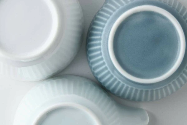 Oda Pottery: Sazanami Design Porcelain Bowl with Pouring Lip (Pale Blue) 小田陶器さざなみ片口小鉢(青白) - Image 5