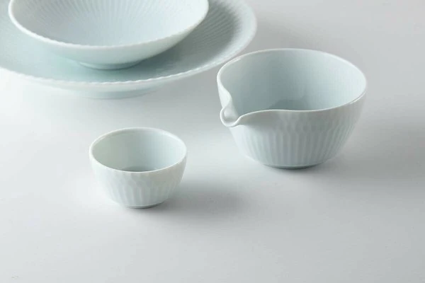 Oda Pottery: Sazanami Design Porcelain Bowl with Pouring Lip (Pale Blue) 小田陶器さざなみ片口小鉢(青白) - Image 7