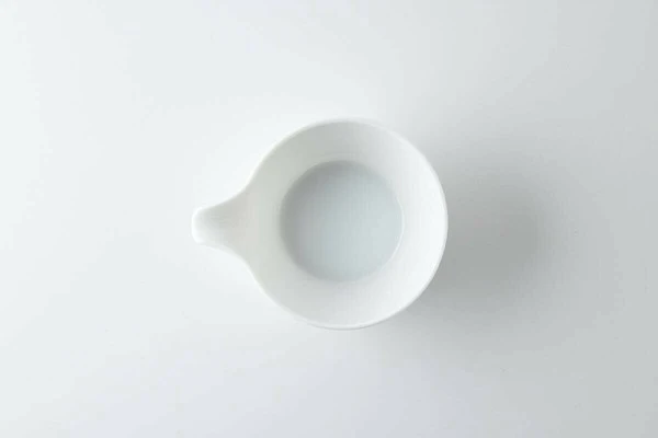 Oda Pottery: Sazanami Design Porcelain Bowl with Pouring Lip (White) 小田陶器さざなみ片口小鉢（白） - Image 2