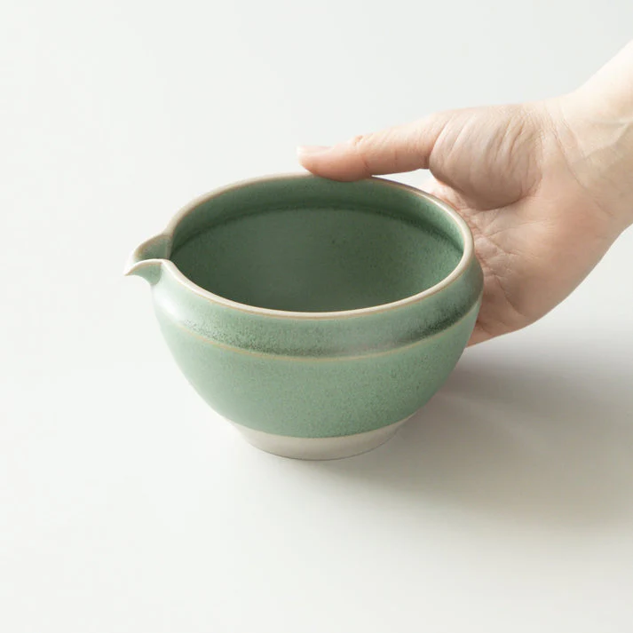 (while stock lasts) Origami Tea Matsukaze Green Minoyaki Porcelain Matcha Bowl with Pouring Lip　抹茶碗 松風グリーン - Image 4