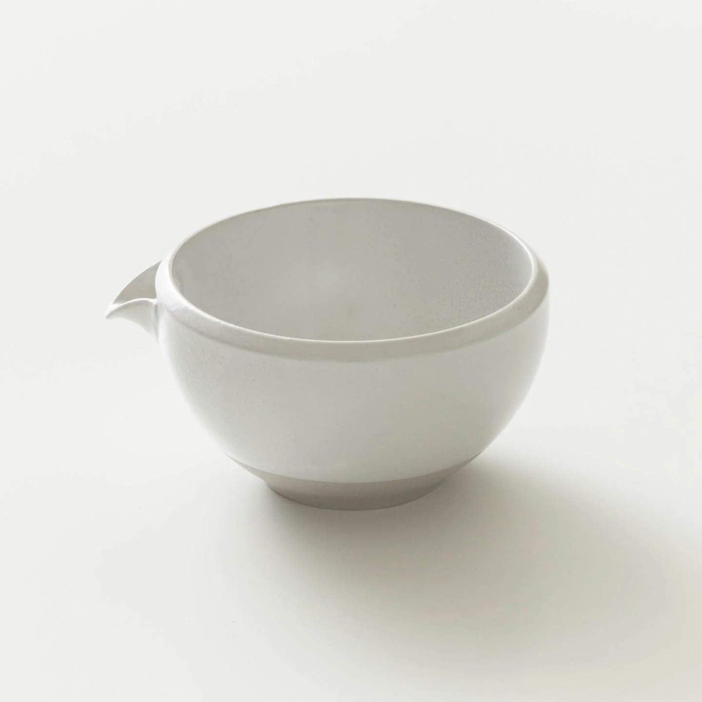 Origami Kai - Pour Kinu White - Minoyaki Porcelain Katakuchi Matcha Bowl with Pouring Lip - Image 3