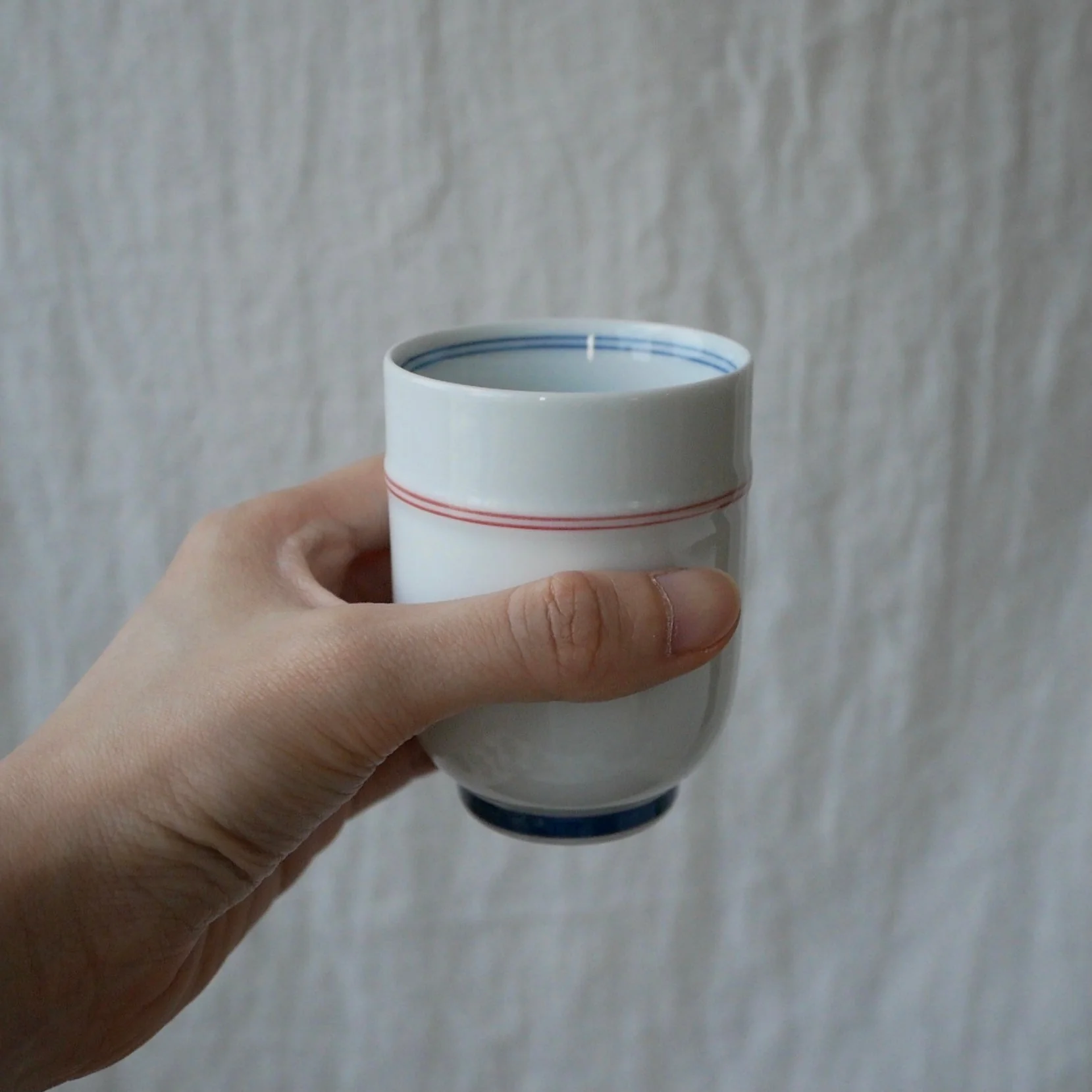 Saikai Ceramics: Red Trim, White Porcelain Yunomi Tea Cup 150 ml - Image 2