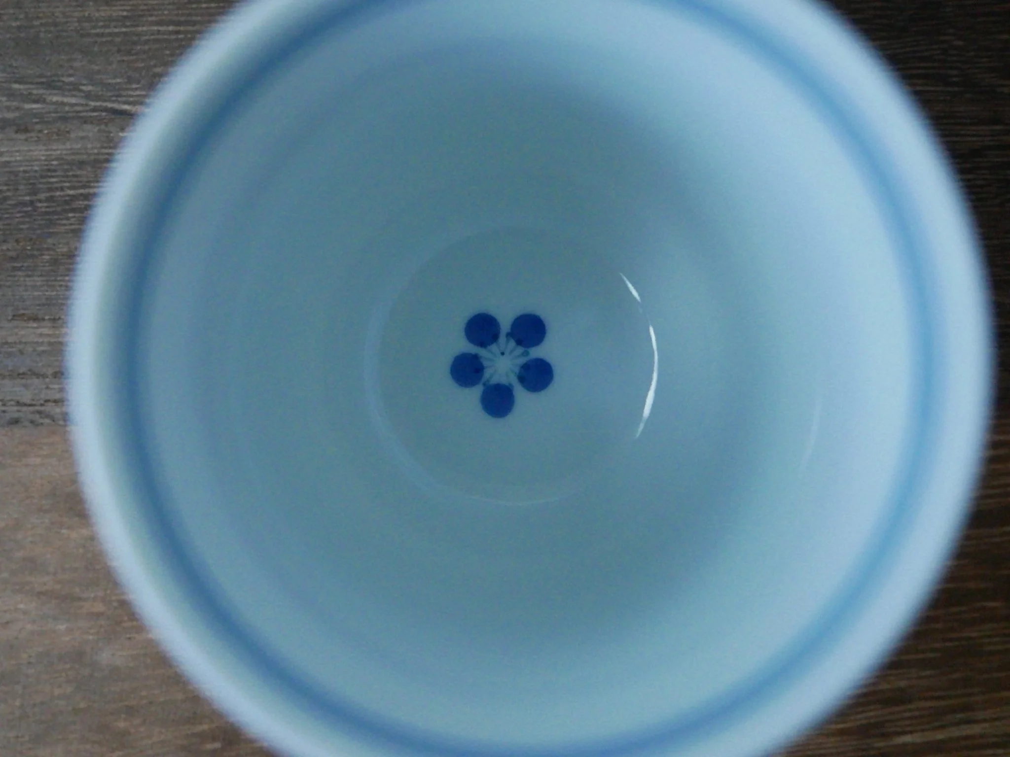 Saikai Ceramics: Red Trim, White Porcelain Yunomi Tea Cup 150 ml - Image 3