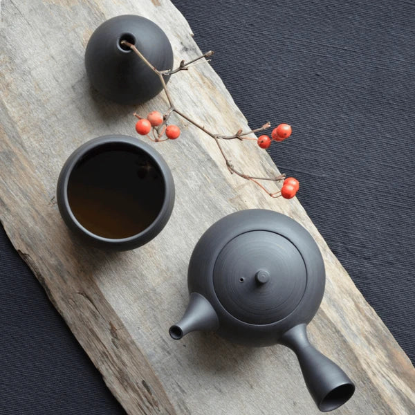 SALIU - Black Tokoname Yunomi Tea Cup -RYO-　湯呑み 凌 - Image 3