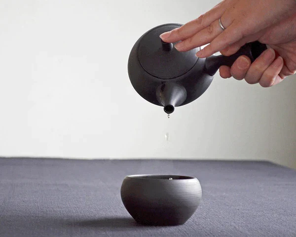 SALIU - Black Tokoname Kyusu Tea Pot -RYO- 急須 凌 - Image 7