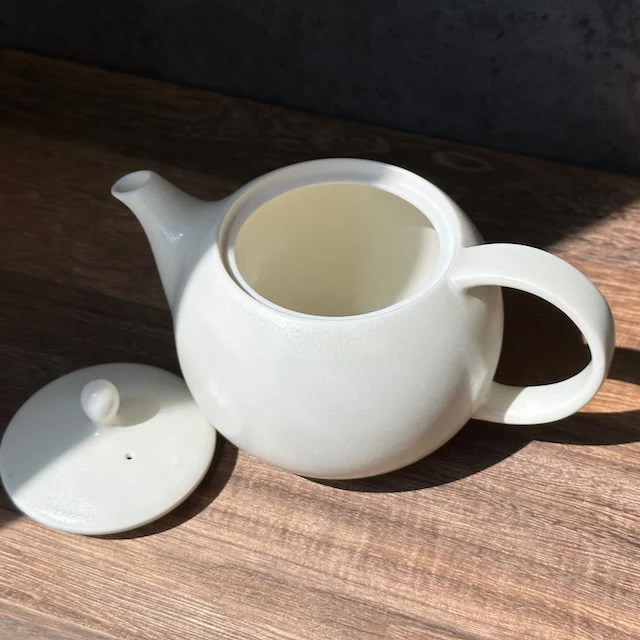 SALIU -YUI- Teapot (white) - Image 2