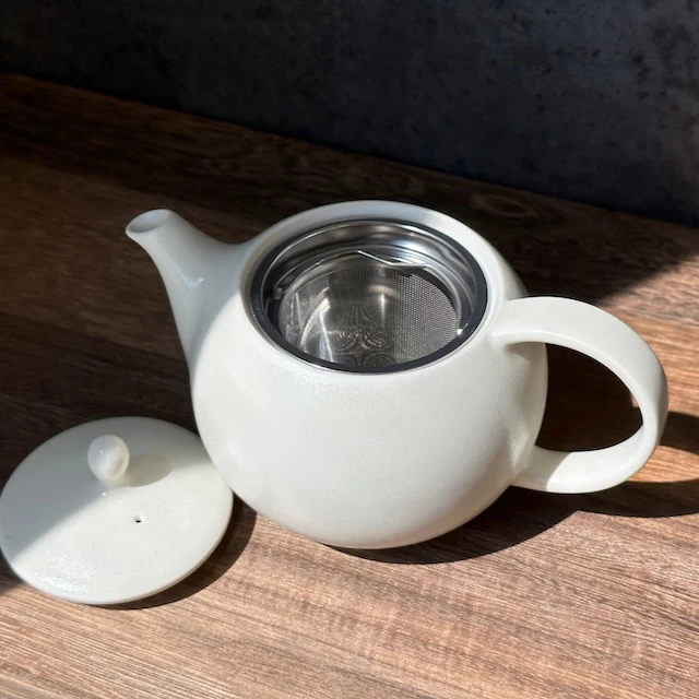 SALIU -YUI- Teapot (white) - Image 3