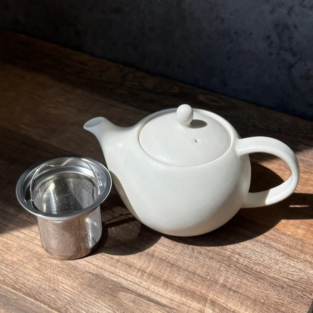 SALIU -YUI- Teapot (white) - Image 4
