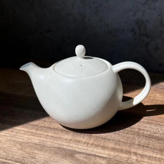 SALIU -YUI- Teapot (white) - Image 5