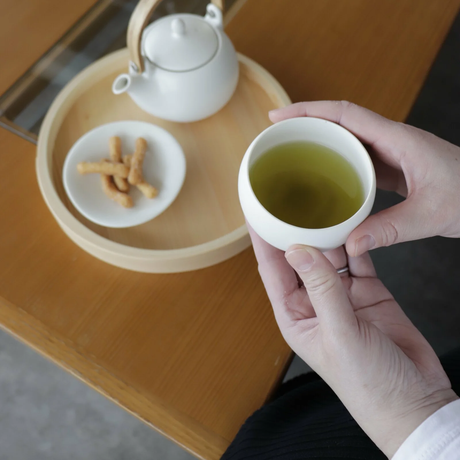 SALIU -YUI- Dobin Tea Pot & Cups Gift Set (White)【結】土瓶急須 ギフト(白) - Image 4