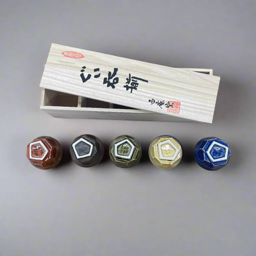 Seiangama: Carved Design Mino-yaki Guinomi Cup 5 Piece Set with Wooden Box εγδΊζ§γγεζ - Image 4