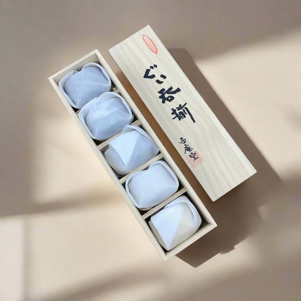 Seiangama: Handmade Mino-yaki Guinomi Cup 5 Piece Set with Wooden Box 手造り五様ぐい呑揃 - Image 4