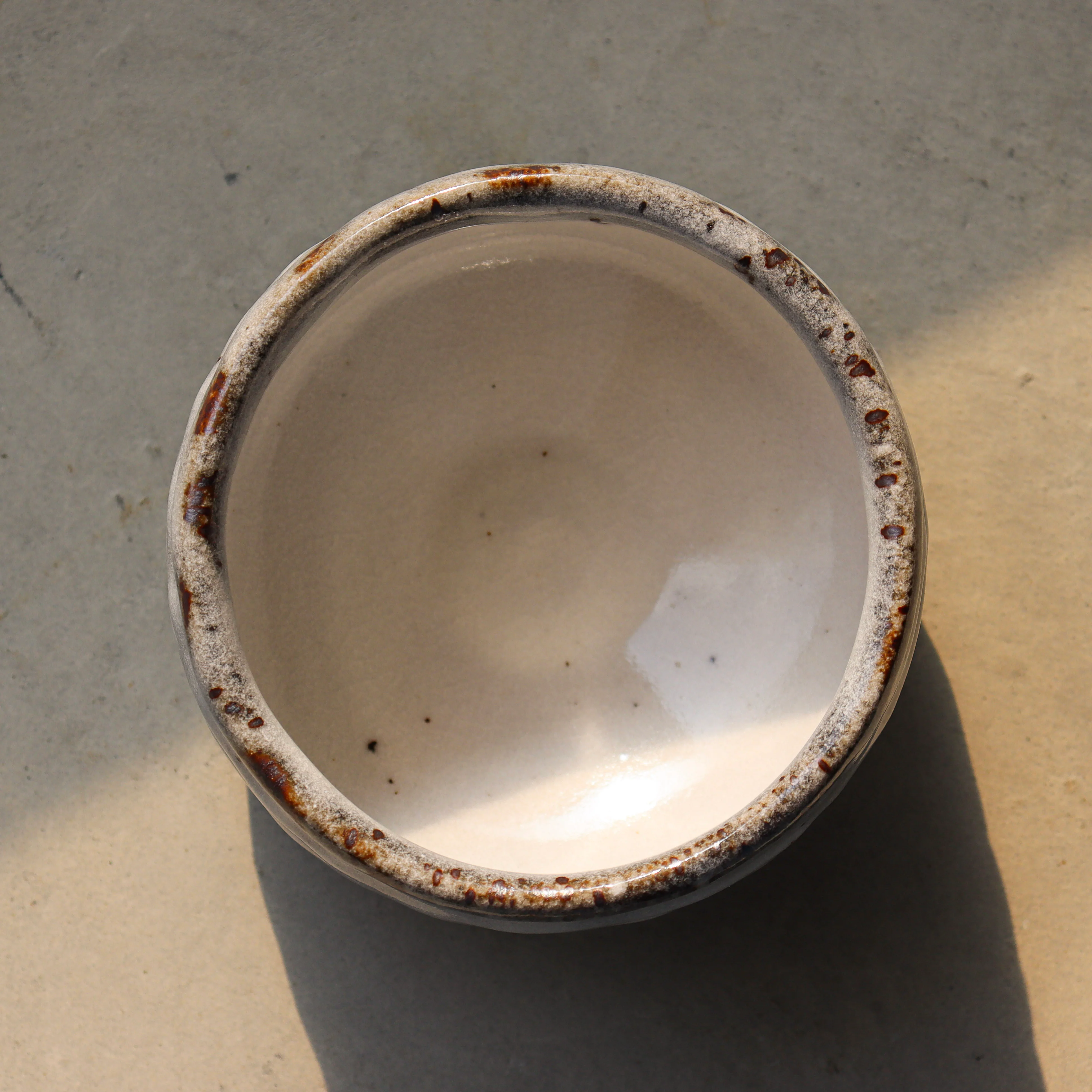 Seiangama: Oni Shino Matcha Bowl オニ志野抹茶椀 - Image 3
