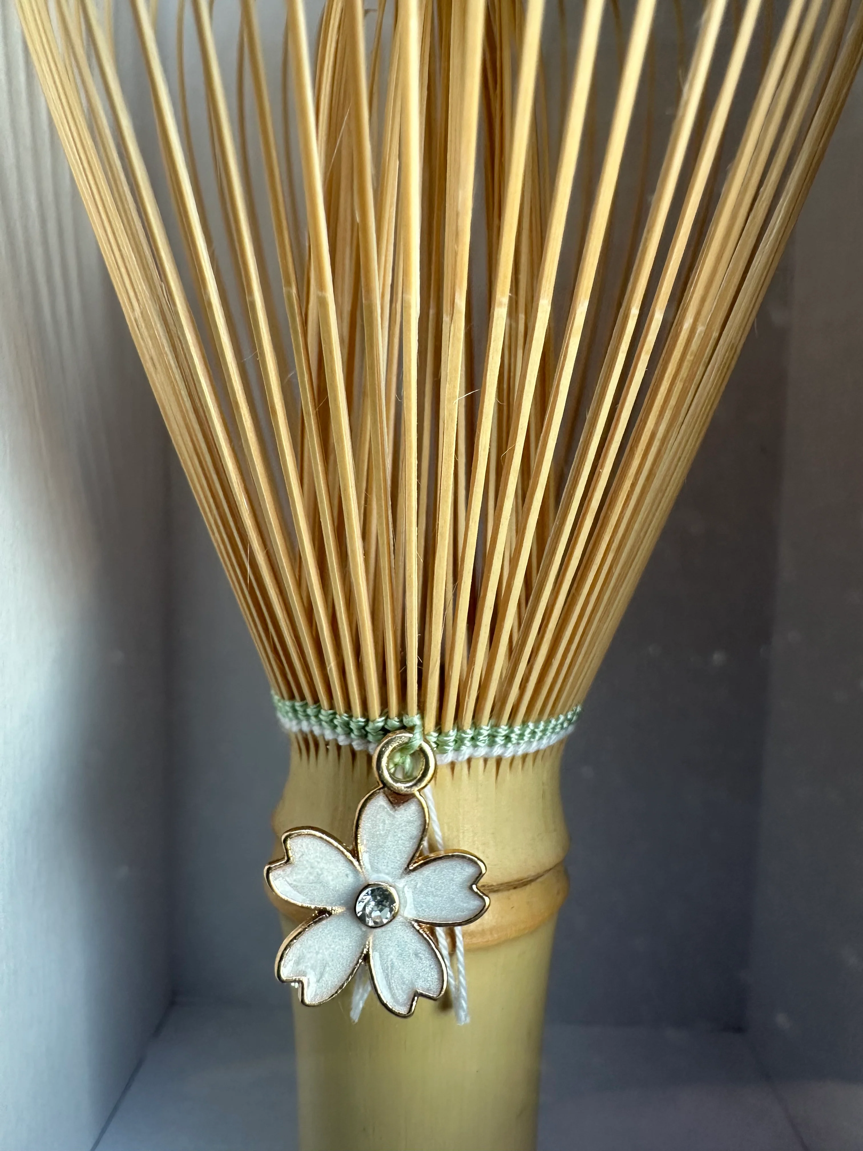 Suikaen: Chasen Matcha Whisk, Laughter (Light Green Emi, 笑) - Yunomi.Cafe display unit (unopened)