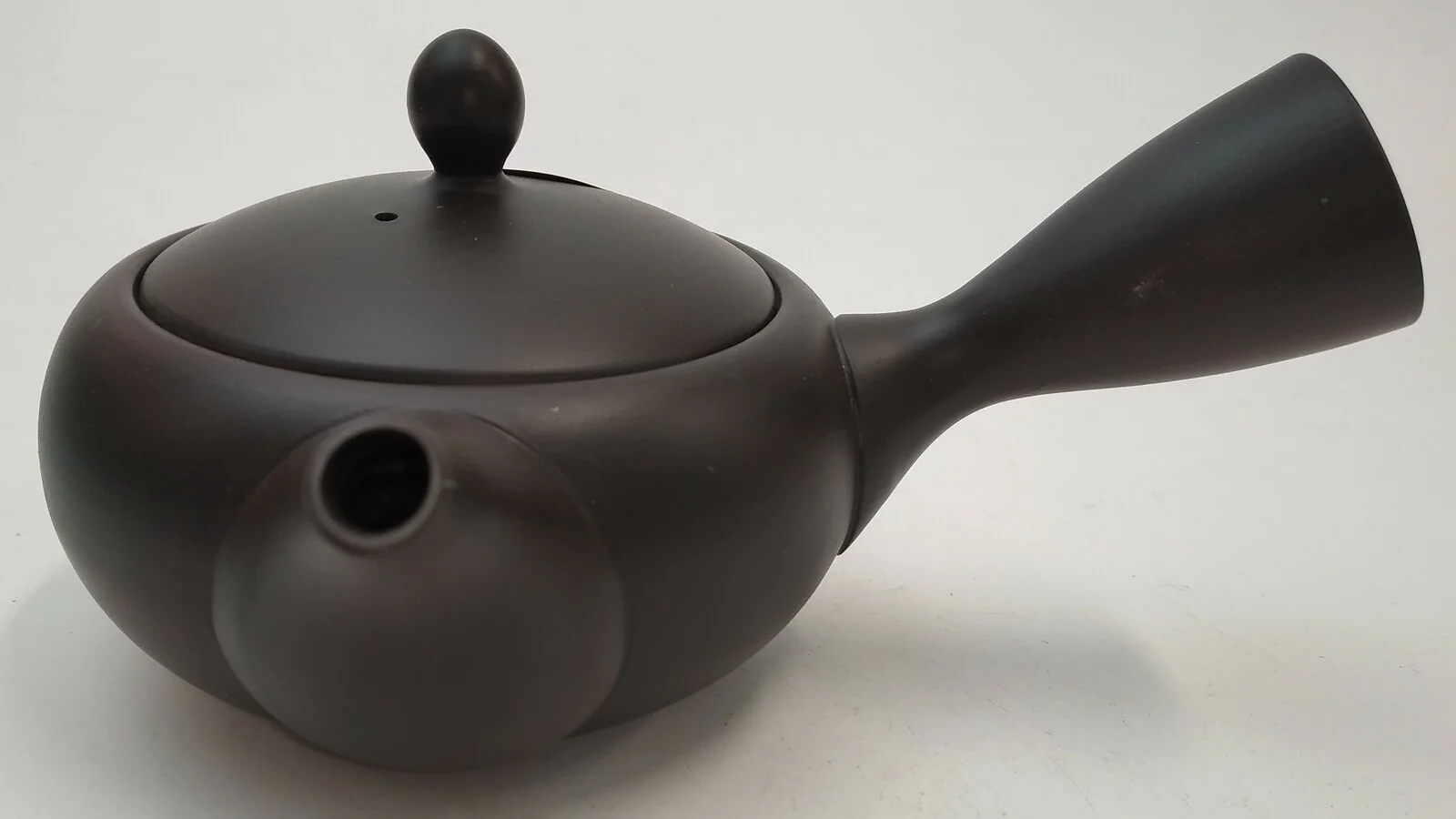 Takasuke Kiln (Y116) 高資陶苑: Tokoname Kyusu Tea Pot, Black, Asamaru Ceramic Mesh Strainer 300 ml - Image 3