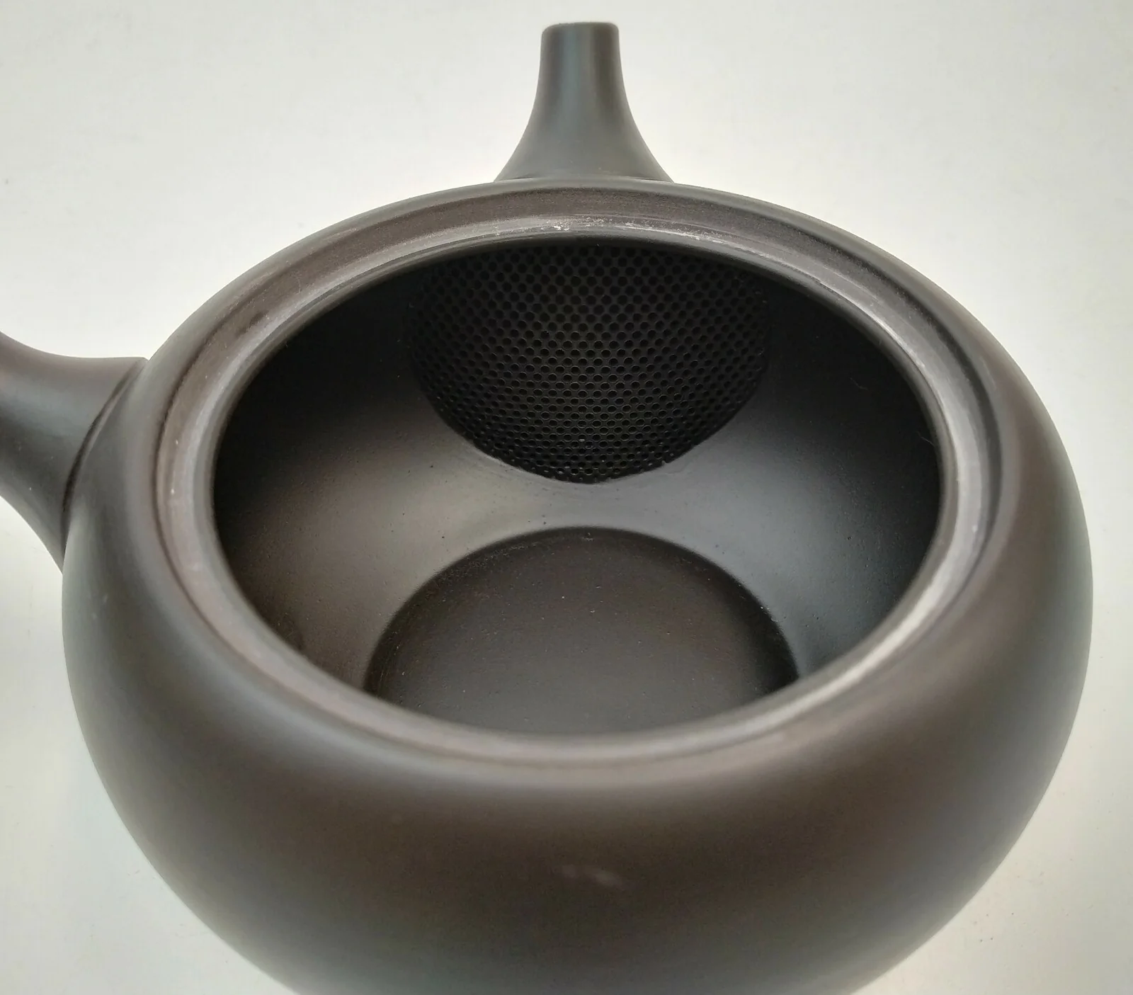 Takasuke Kiln (Y116) 高資陶苑: Tokoname Kyusu Tea Pot, Black, Asamaru Ceramic Mesh Strainer 300 ml - Image 6