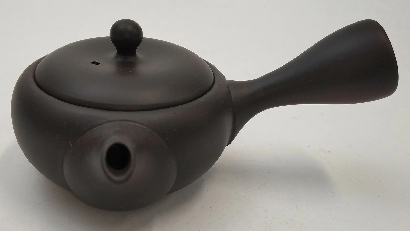 Takasuke Kiln (Y118) 高資陶苑: Tokoname Kyusu Tea Pot, Black, Ceramic Mesh Strainer 100 ml - Image 3