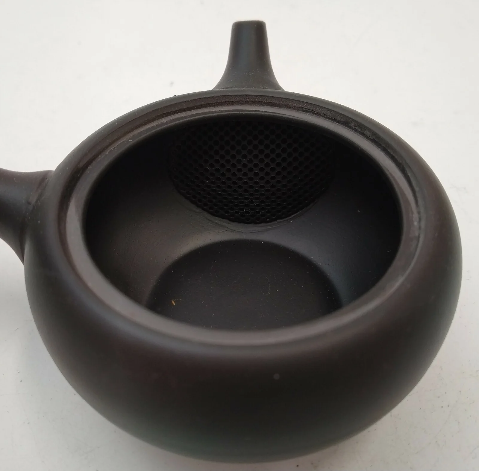 Takasuke Kiln (Y118) 高資陶苑: Tokoname Kyusu Tea Pot, Black, Ceramic Mesh Strainer 100 ml - Image 6