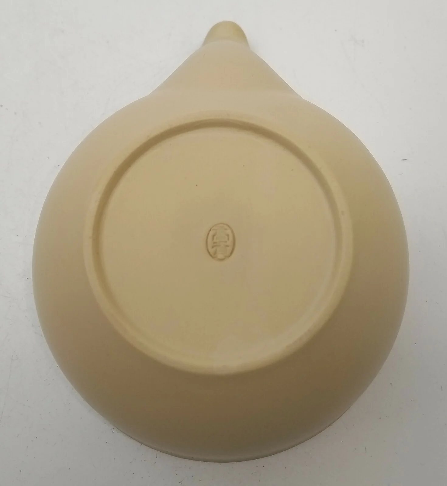 Takasuke Kiln (Y120) 高資陶苑: Tokoname Yuzamashi Cooling Bowl, Sand Yellow, 160 ml - Image 3