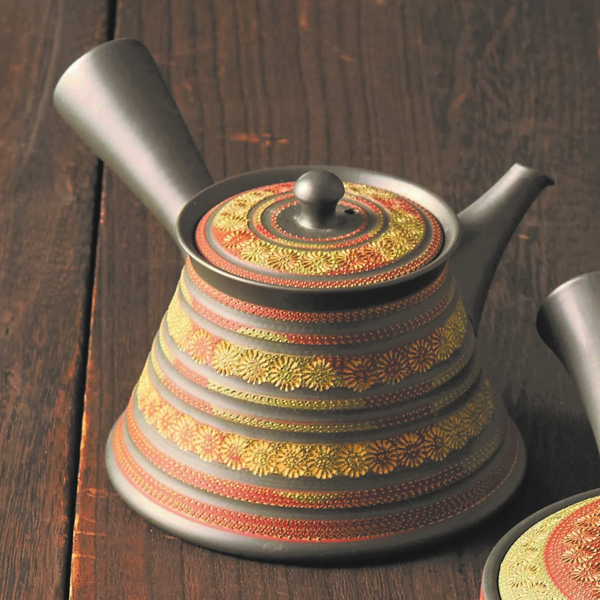 Teruyuki Kiln F79: Inbana - Tokoname Mt Fuji Kyusu Tea Pot with Pressed Flower (Yellow / Red) Design (200 cc, Yamaki Ikai) 常滑・輝之二色印花富士型急須 - Image 2