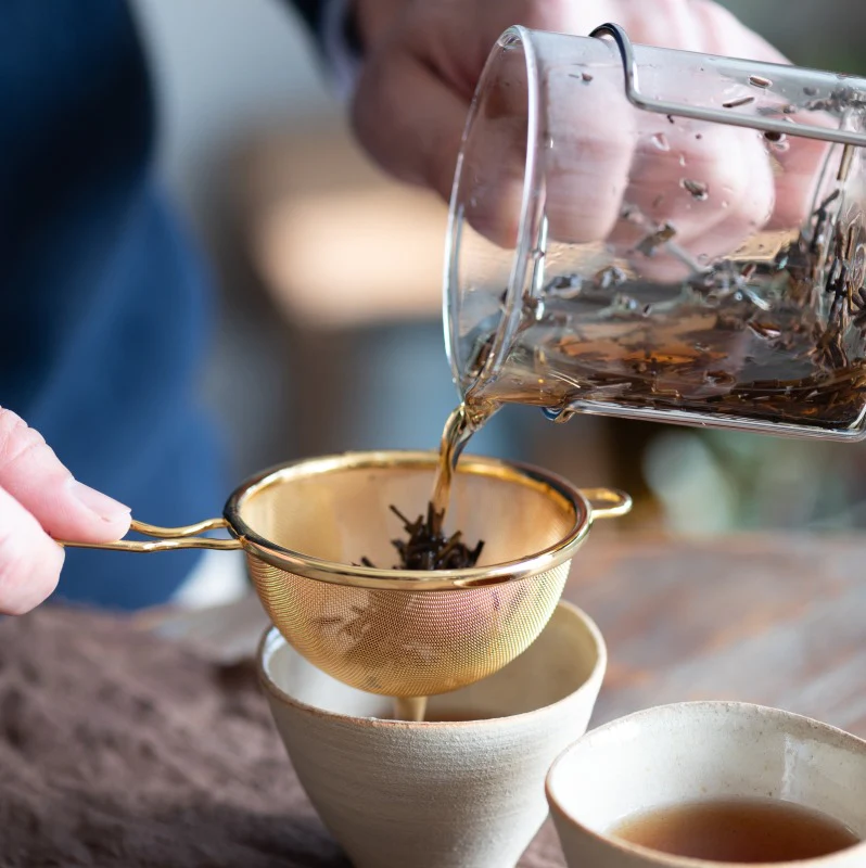 Three Snow: Tea Strainer and Glass Kyusu Set (Gold) - Image 3