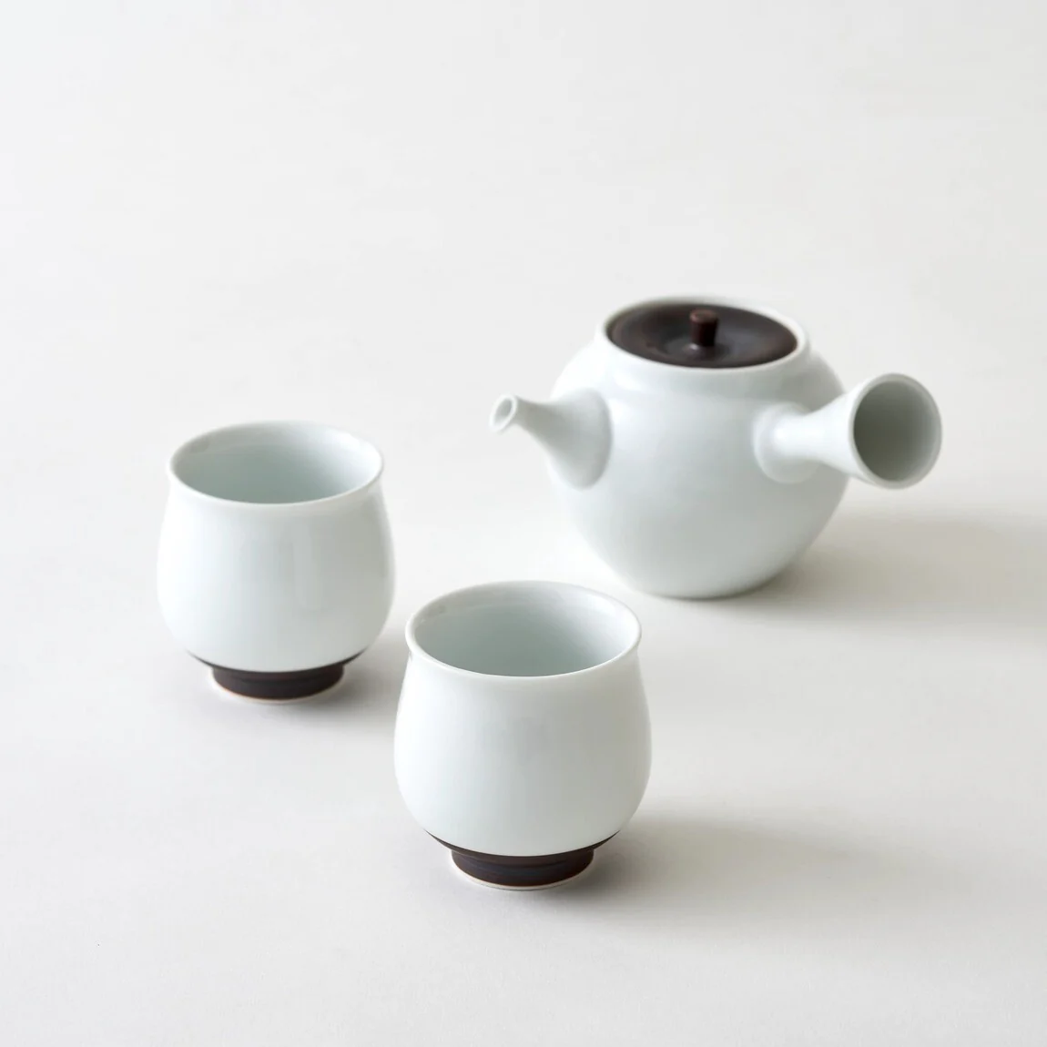 WDH - Hasamiyaki Porcelain White Kyusu Tea Set (Pot + 2 Cups) - Image 3