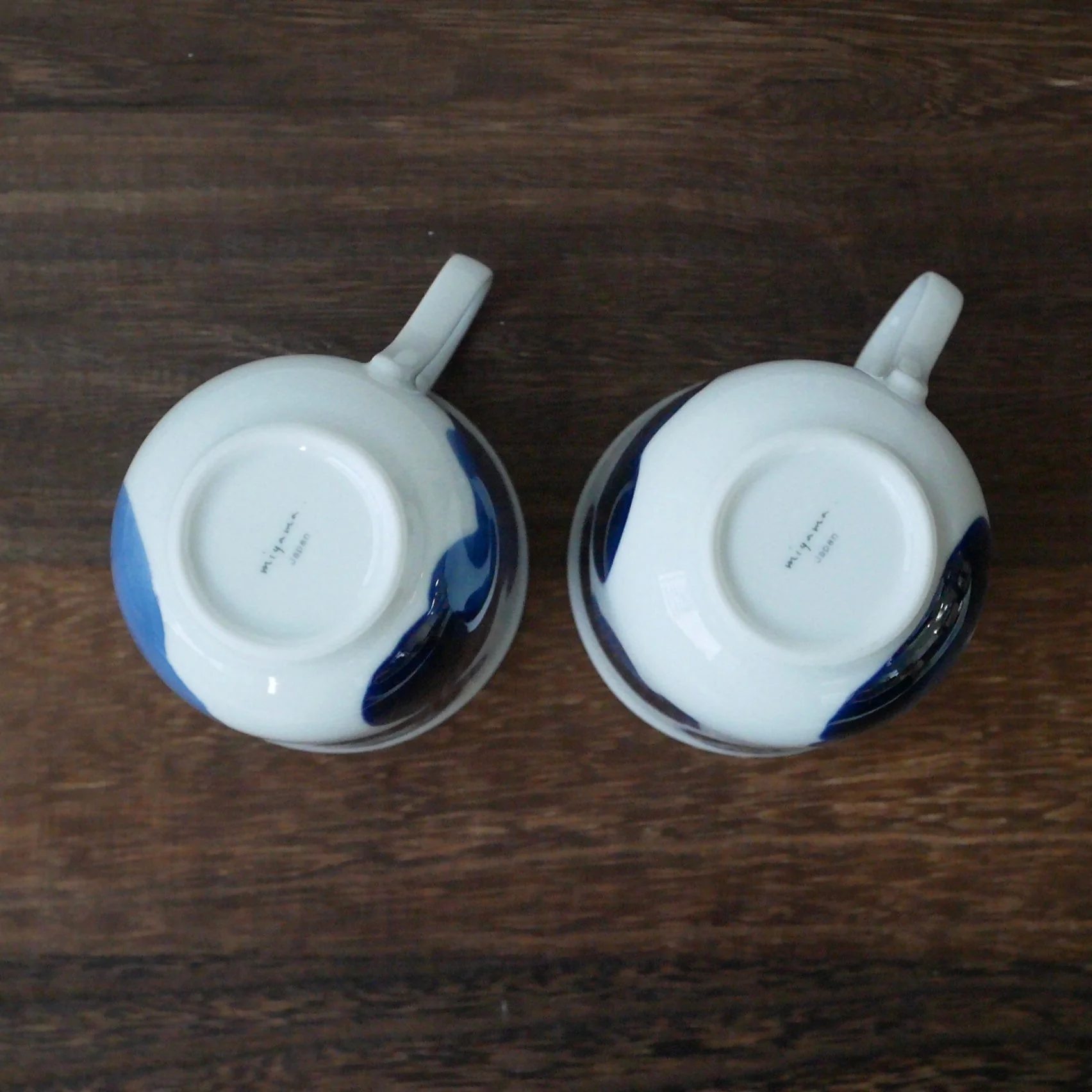 Yamani - Miyama Tableware: Blue Ink White Paired Mugs - Image 4
