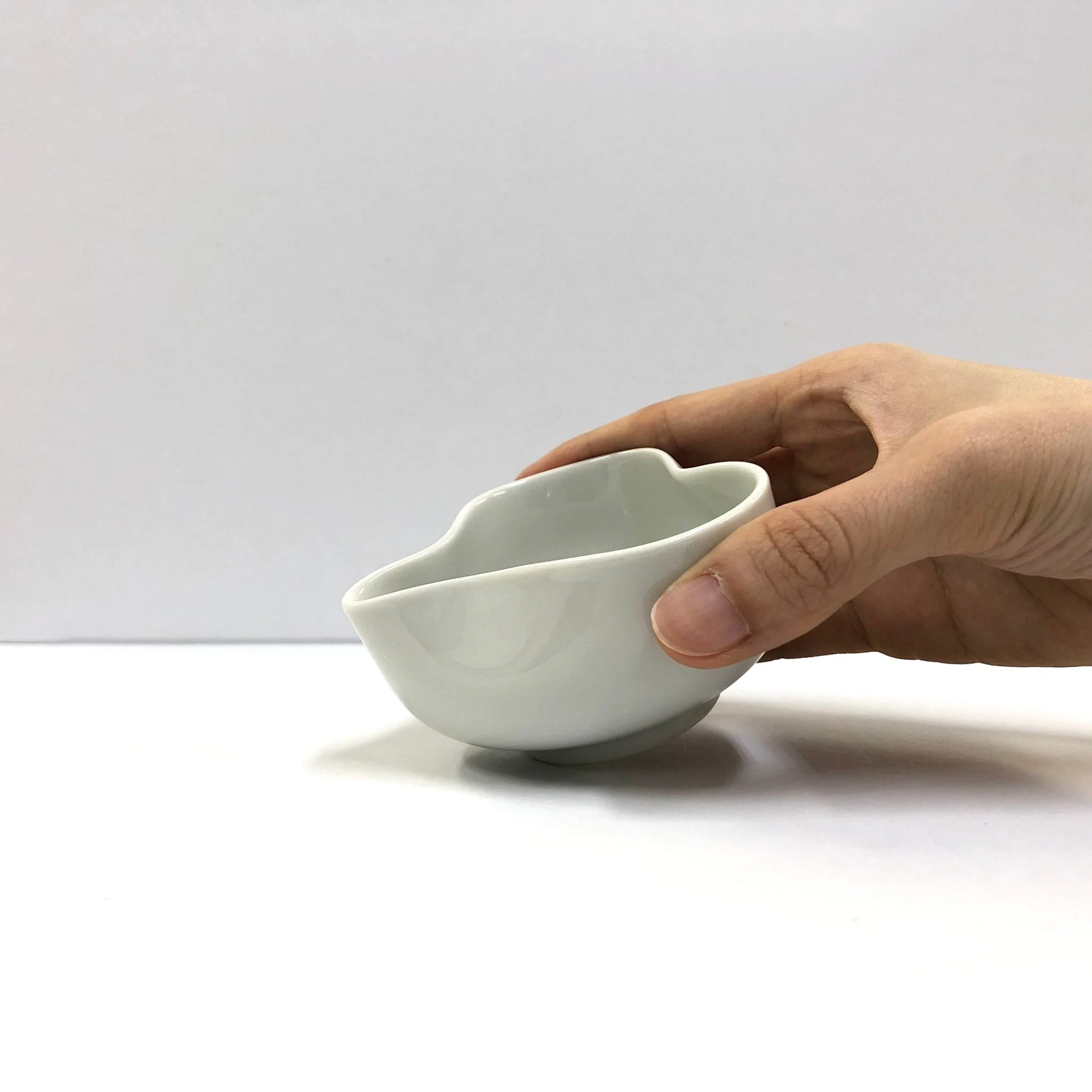 Yamatane: Tea Professional's White Porcelain Cooling Bowl, Yuzamashi - Image 2