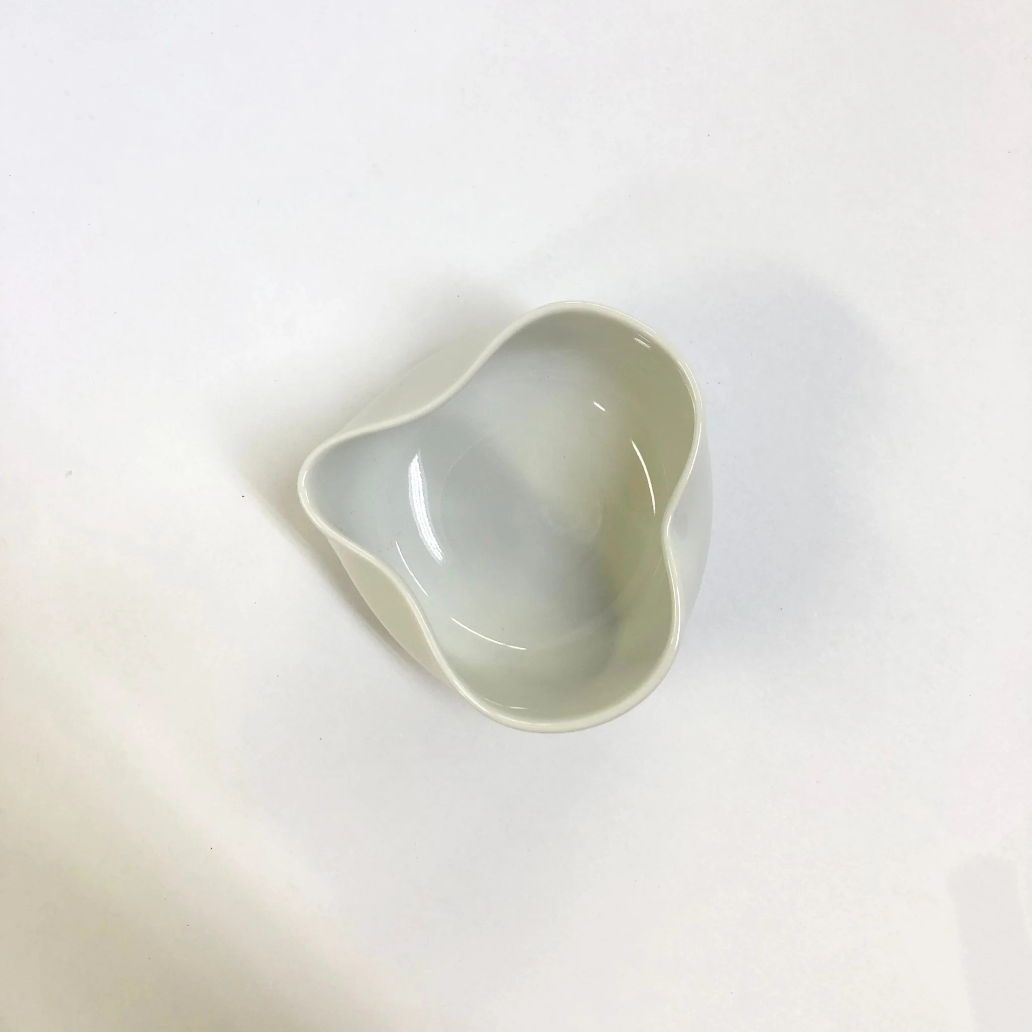 Yamatane: Tea Professional's White Porcelain Cooling Bowl, Yuzamashi - Image 3