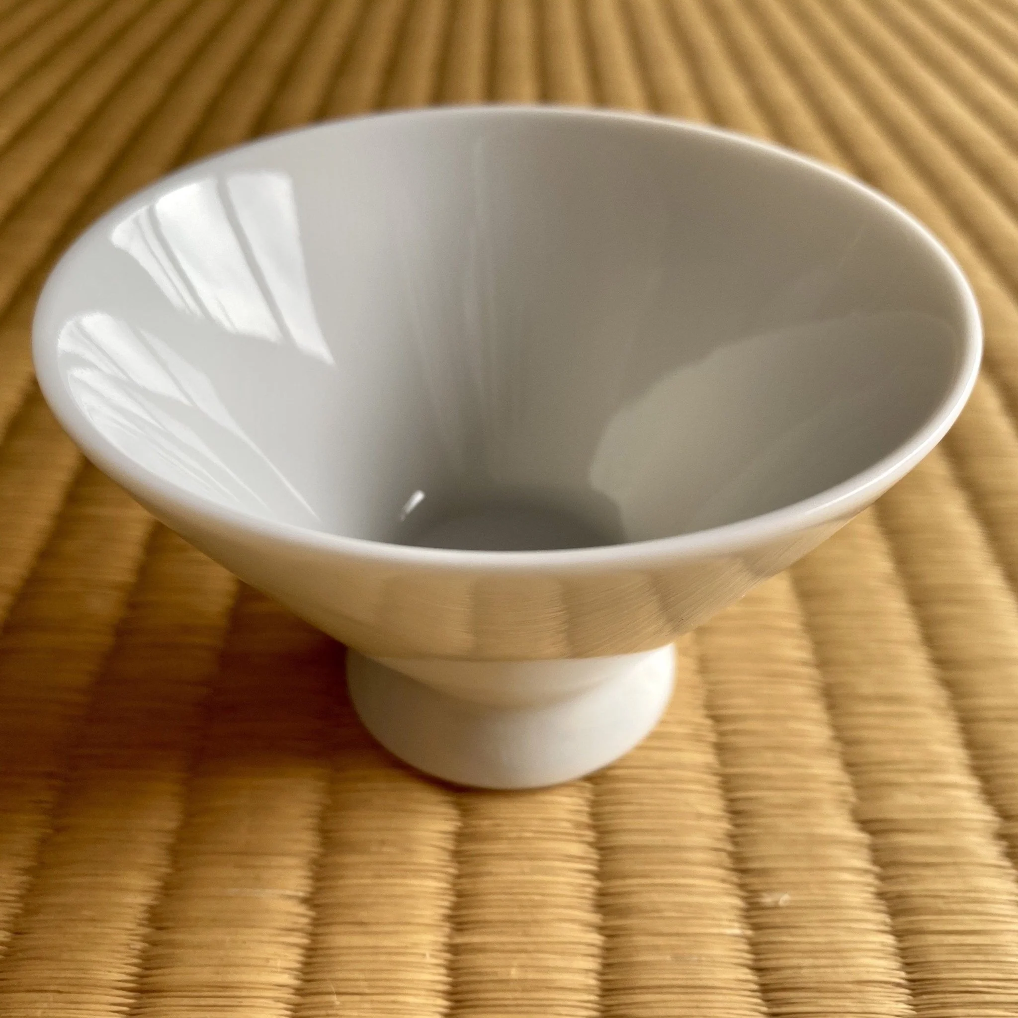 Yamatane キ39-32: Tea Professional's White Porcelain Tea Cup - Asagao 美濃焼 湯呑み - Image 4